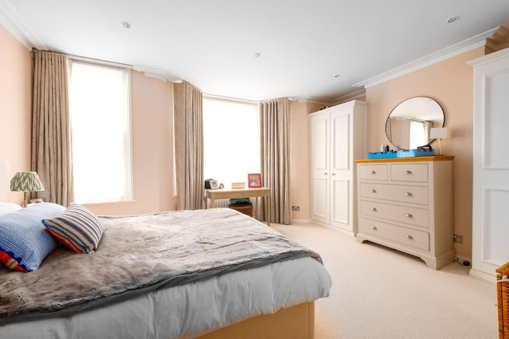 Pbc Perfect Family For Visiting Wimbledon London